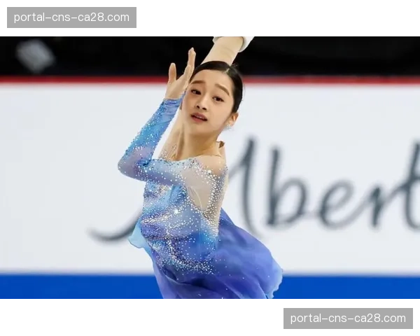 世界花样滑冰锦标赛女单短节目：韩国小将申智雅暂列第一，表现完美