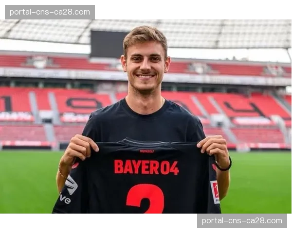 官方：拜仁慕尼黑与年轻后卫斯塔尼希奇续约至2029年